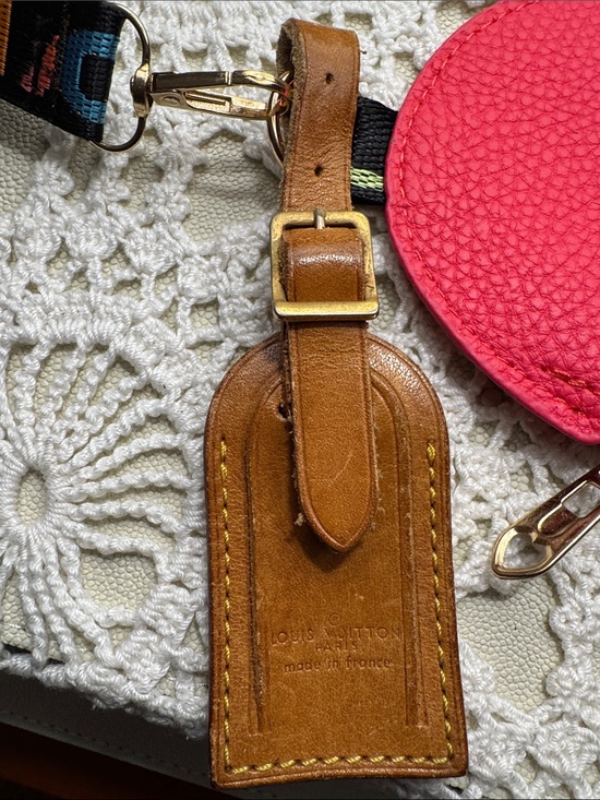 Louis Vuitton Accessories - Louis Vuitton Tan Leather Luggage Tag with unbranded Wristlet